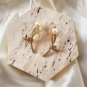 Chic 3 Way Lasso Tie Clip On Earrings With Rhinestones & Button Pearl